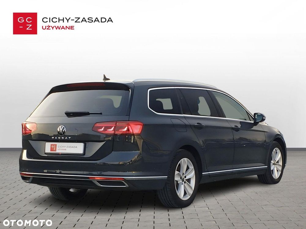 Volkswagen Passat Variant 2.0 TDI Elegance DSG - 5