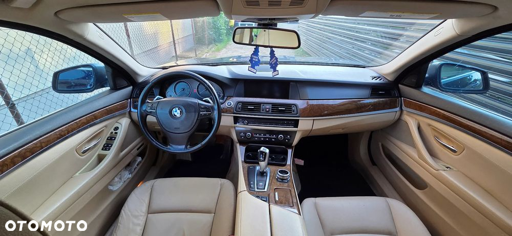 BMW Seria 5 535i xDrive - 17