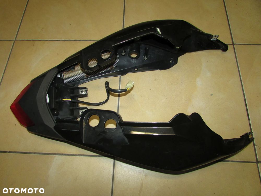 Benelli BN 125 ogon zadupek lampa tył - 1