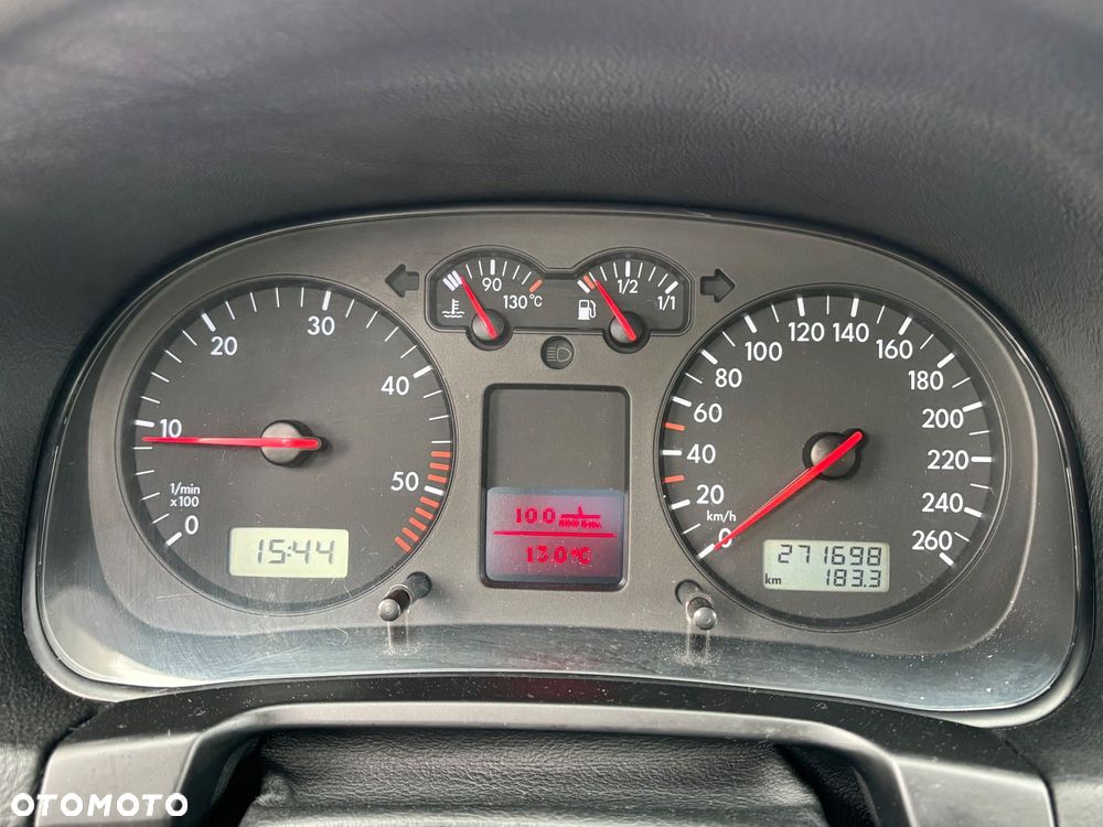 Volkswagen Golf 1.9 TDI Highline - 17