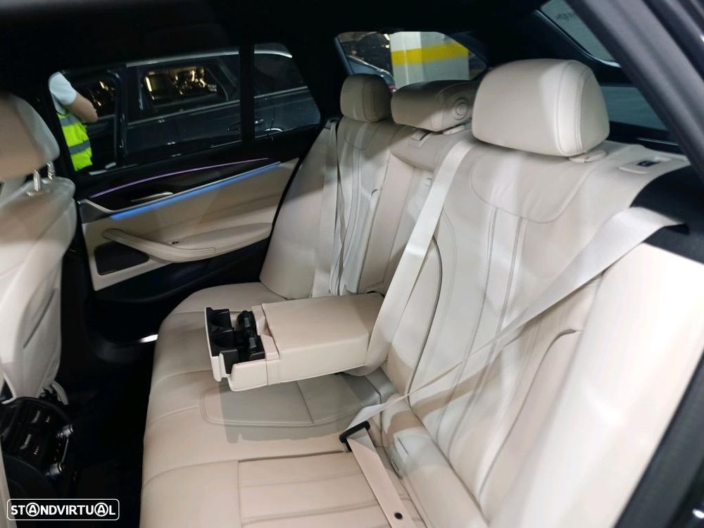 BMW 530 e Pack Desportivo M - 9