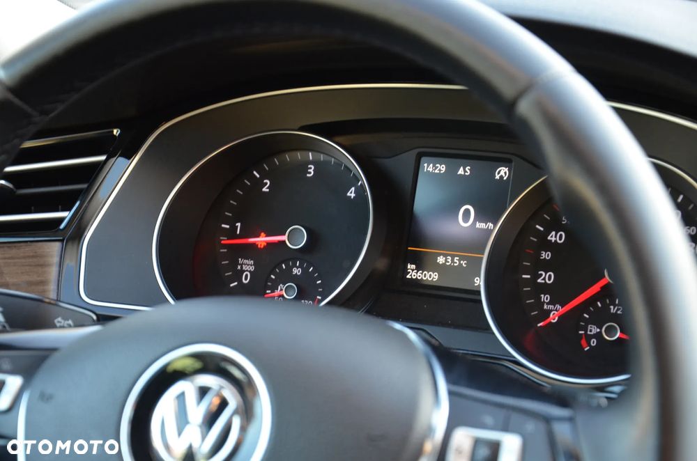 Volkswagen Passat 2.0 TDI (BlueMotion Technology) DSG Highline - 29