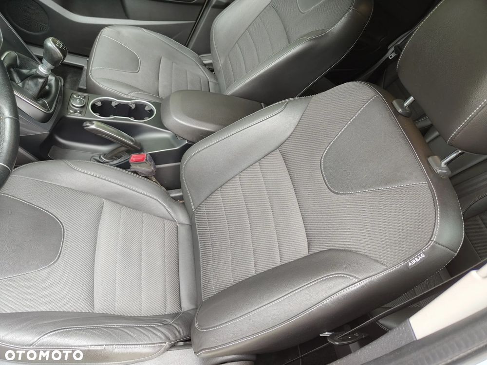 Ford Kuga 1.6 EcoBoost 2x4 Titanium - 22