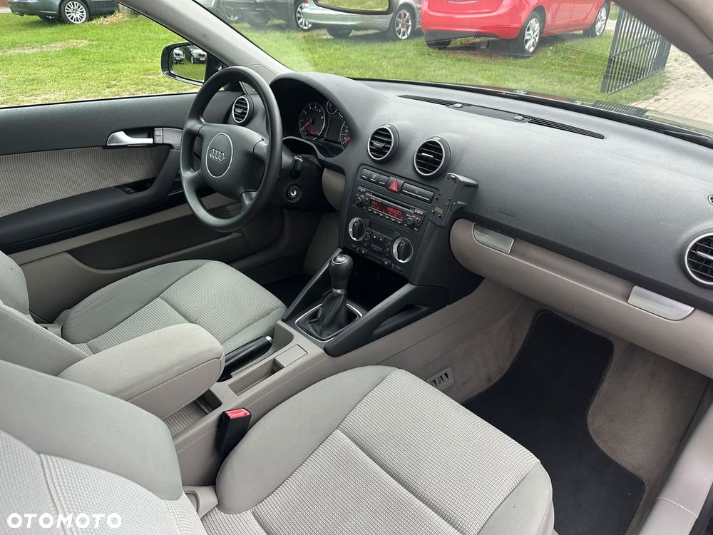 Audi A3 3-drzwiowe 1.6 Attraction - 24