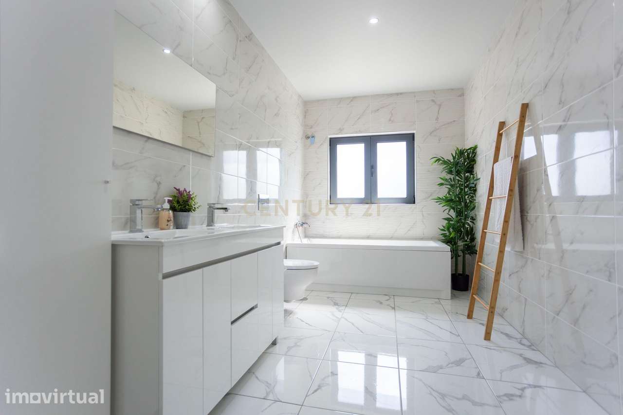 Luxuosa Moradia Nova em Benavente, Santarém - Grande imagem: 4/17