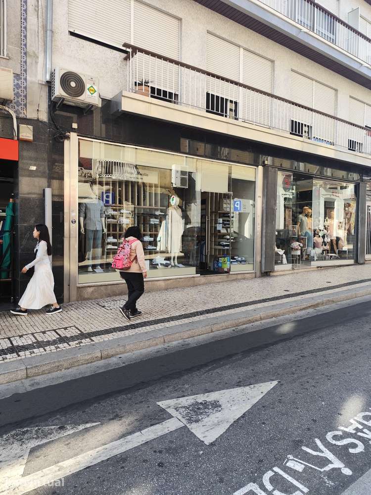 Trespasse de loja na baixa do Porto com 50m+10m2 (ao Bolhão) - Grande imagem: 4/8