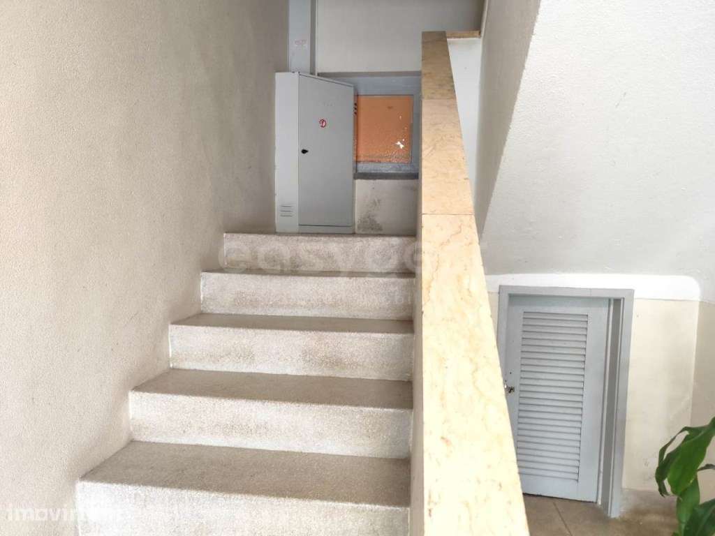T2 em remodelação a apenas 5 minutos a pé do Centro Comercial do Co... - Grande imagem: 2/21