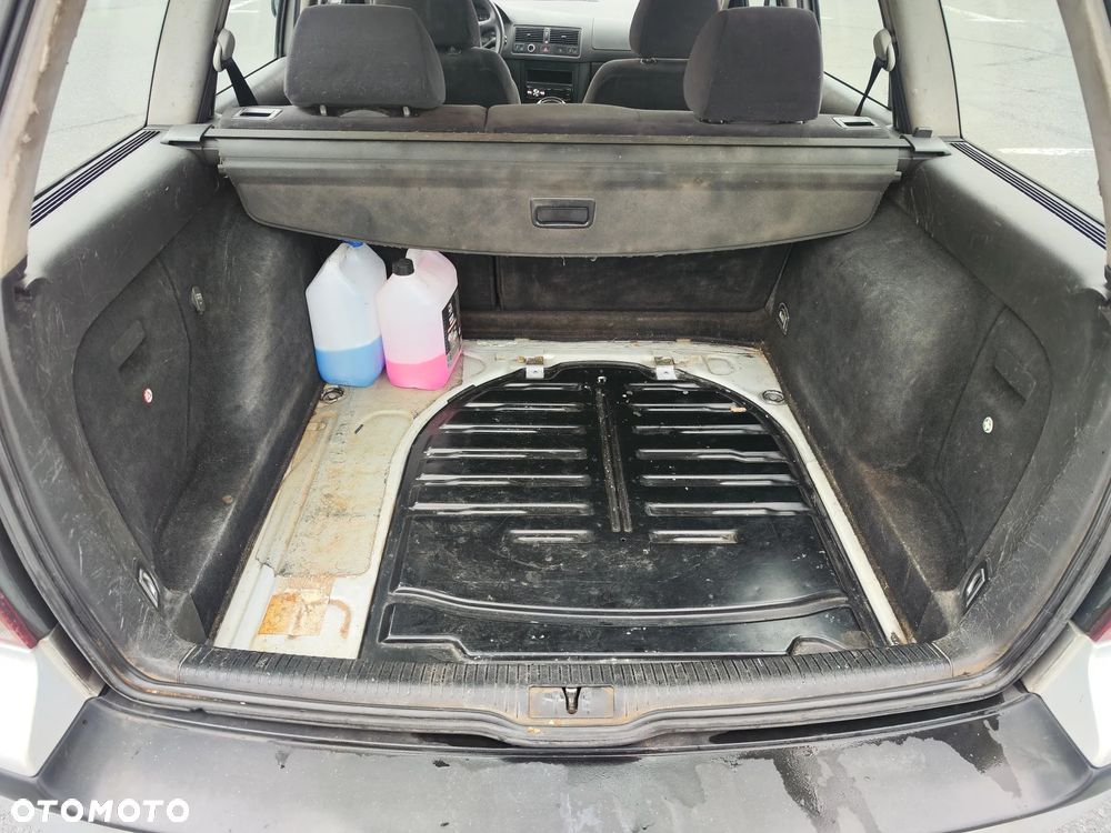 Volkswagen Golf 1.9 TDI Highline - 8