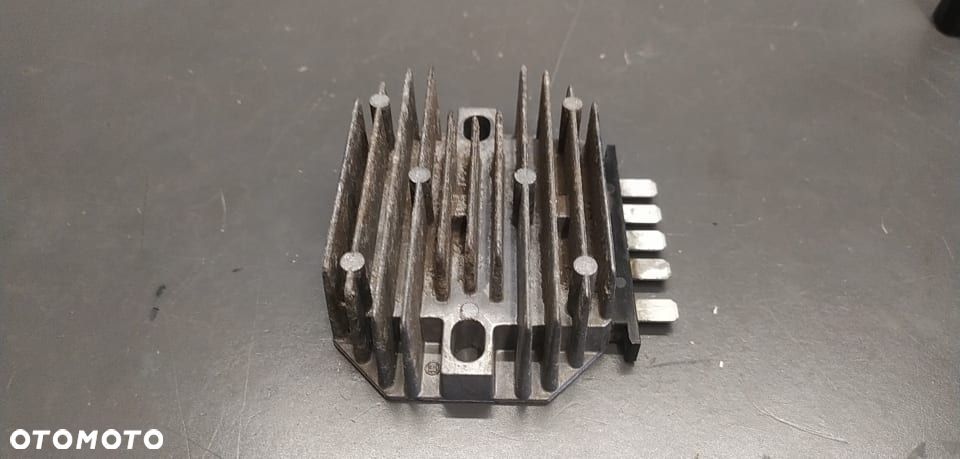 ISEKI SG15 SG 15 Regulator Napięcia - 2