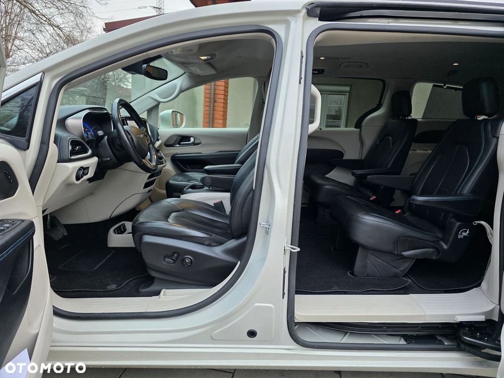 Chrysler Pacifica - 21