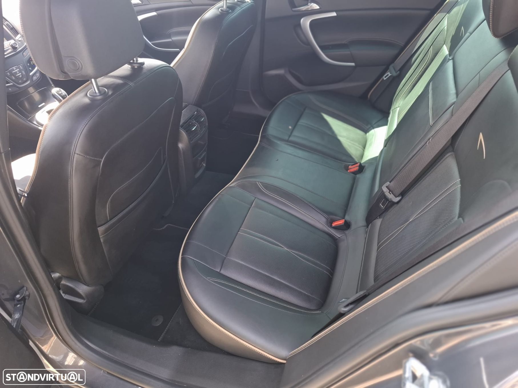 Opel Insignia Country Tourer 2.0 CDTi AWD S/S - 25