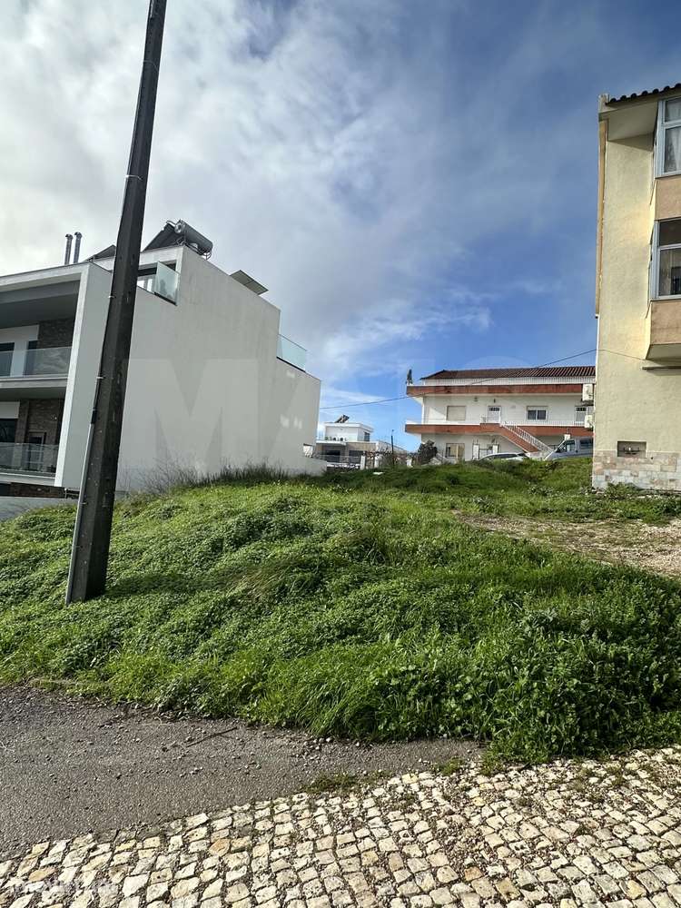 Terreno urbano de 305 M² com vista deslumbrante em Odivelas - Grande imagem: 4/14