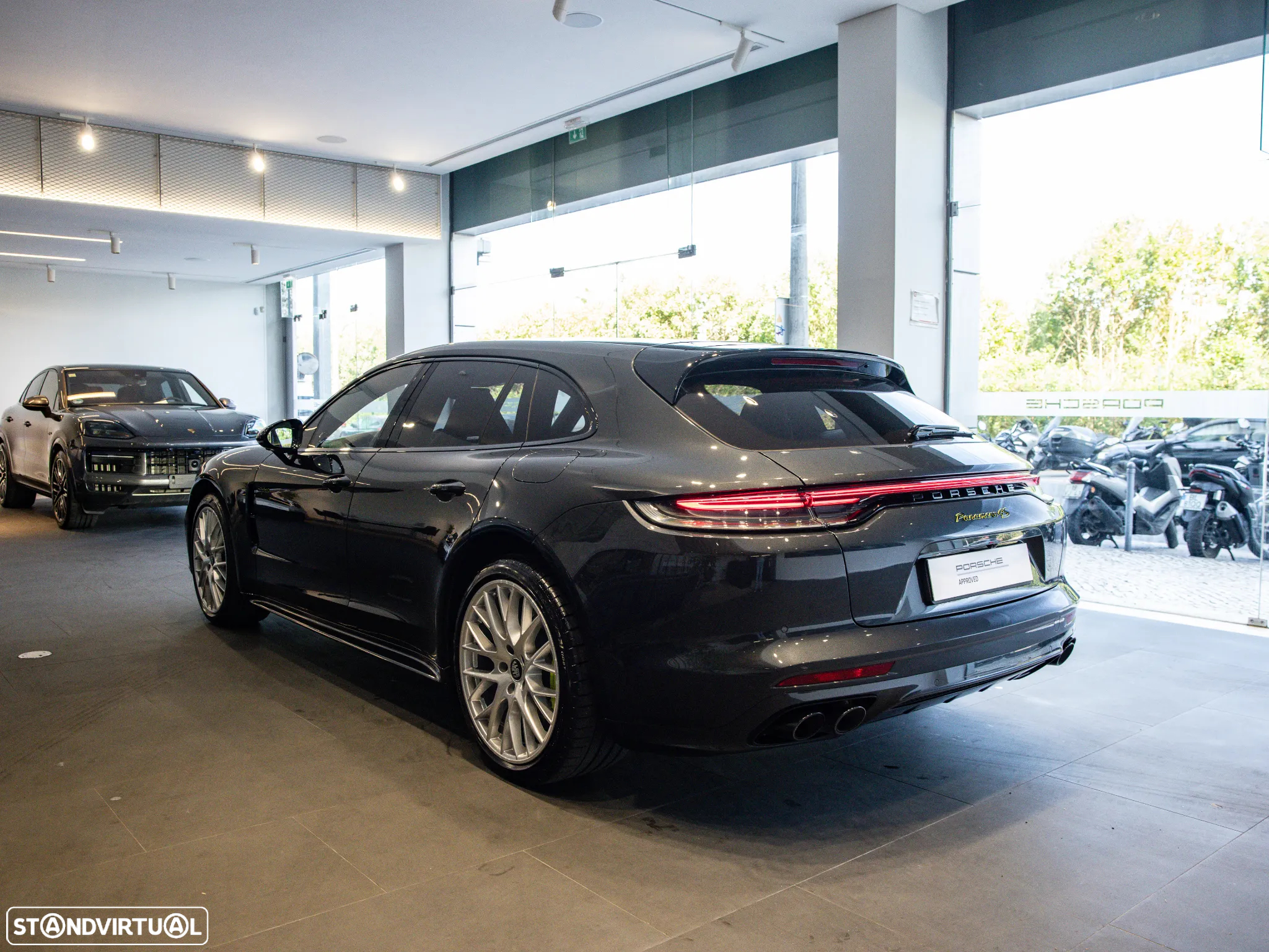 Porsche Panamera Sport Turismo 4S E-Hybrid - 4