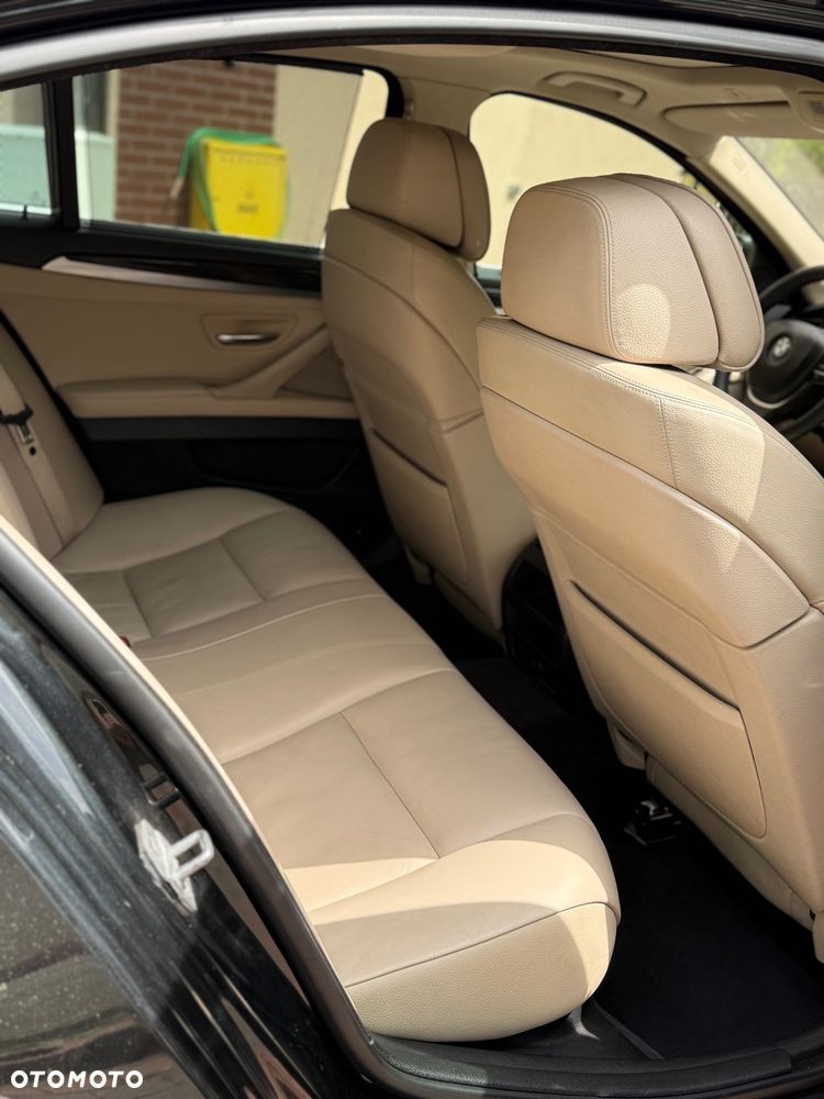 BMW Seria 5 525d xDrive - 15