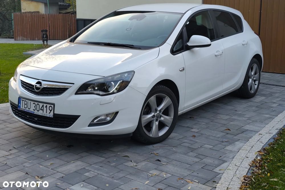 Opel Astra 2011 photo 4