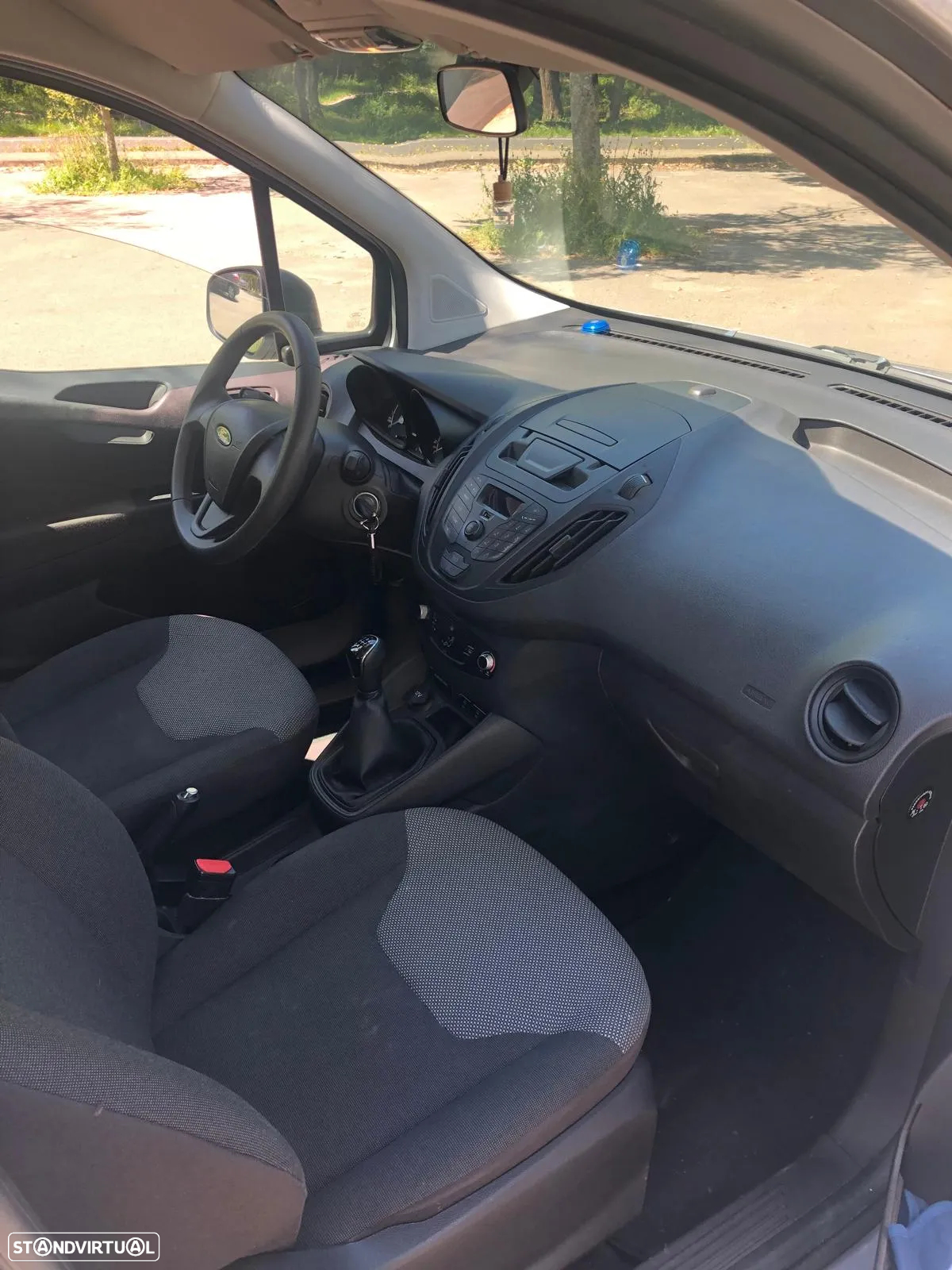 Ford Tourneo Courier 1.0 EcoBoost Ambiente - 10