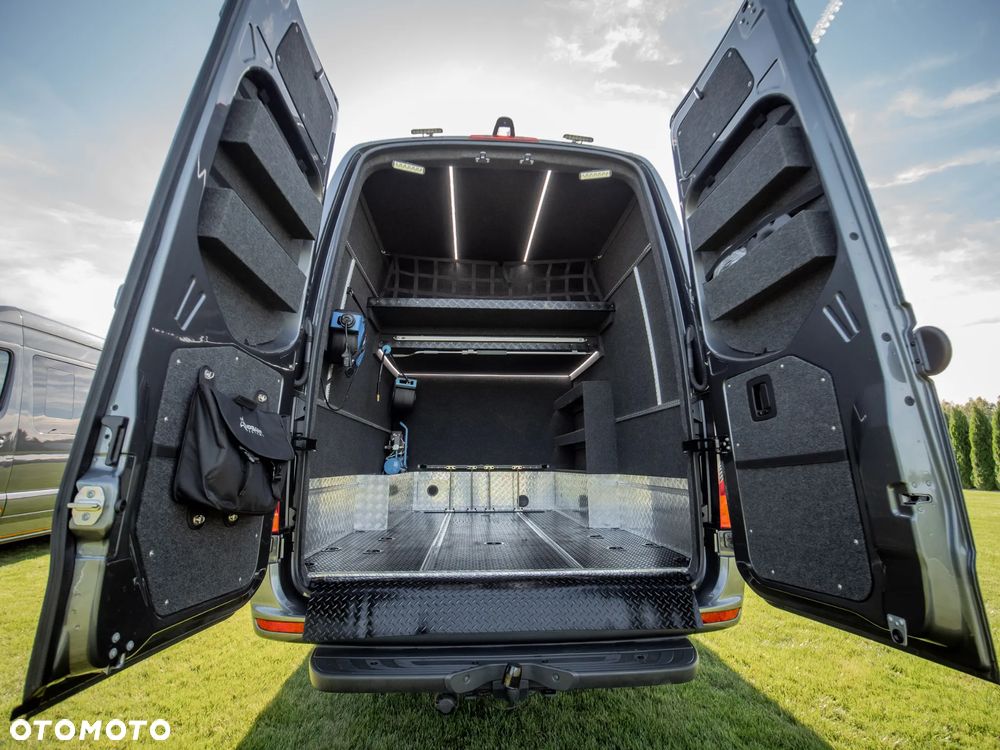 Mercedes-Benz Sprinter - 11