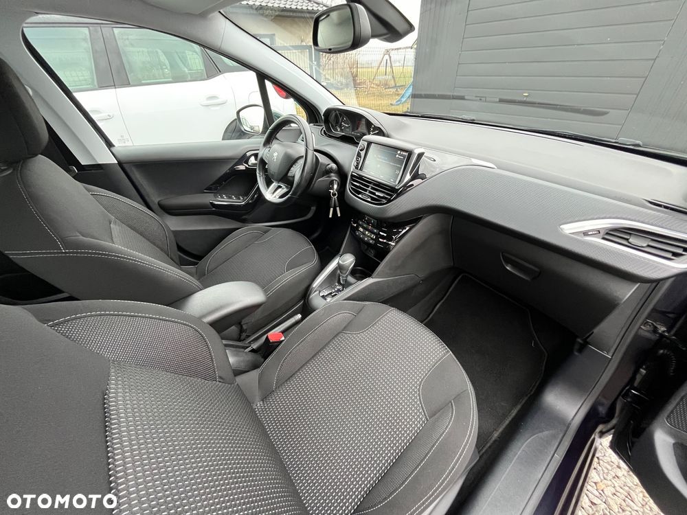 Peugeot 208 1.2 PureTech GPF Allure S&S EAT6 - 12