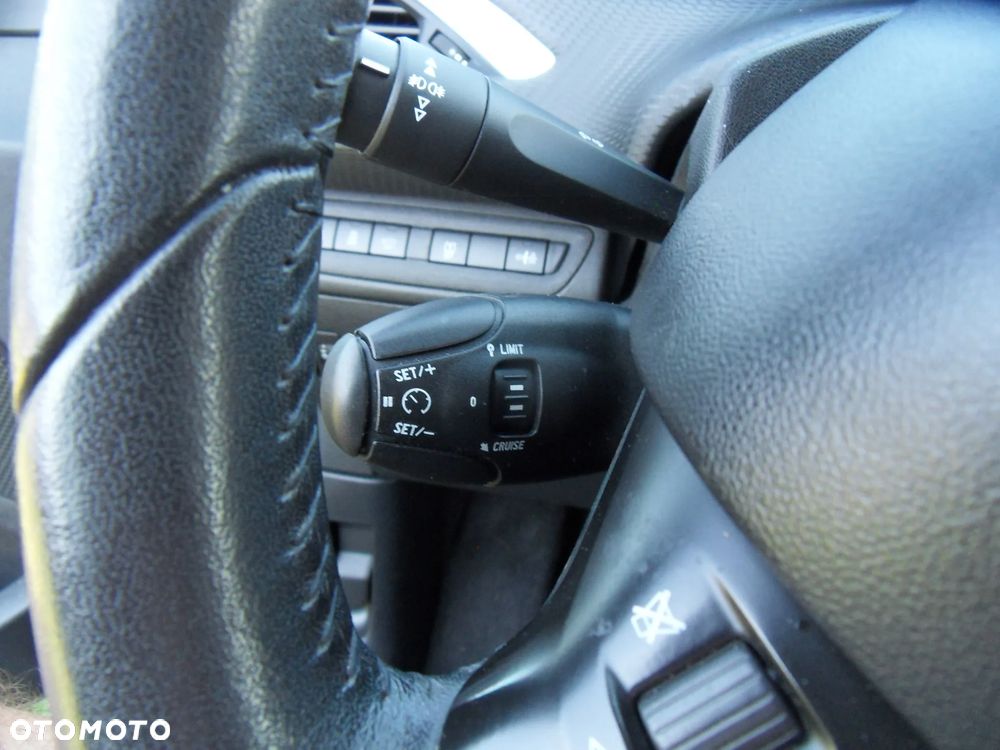Peugeot 2008 1.2 Pure Tech Active S&S - 19