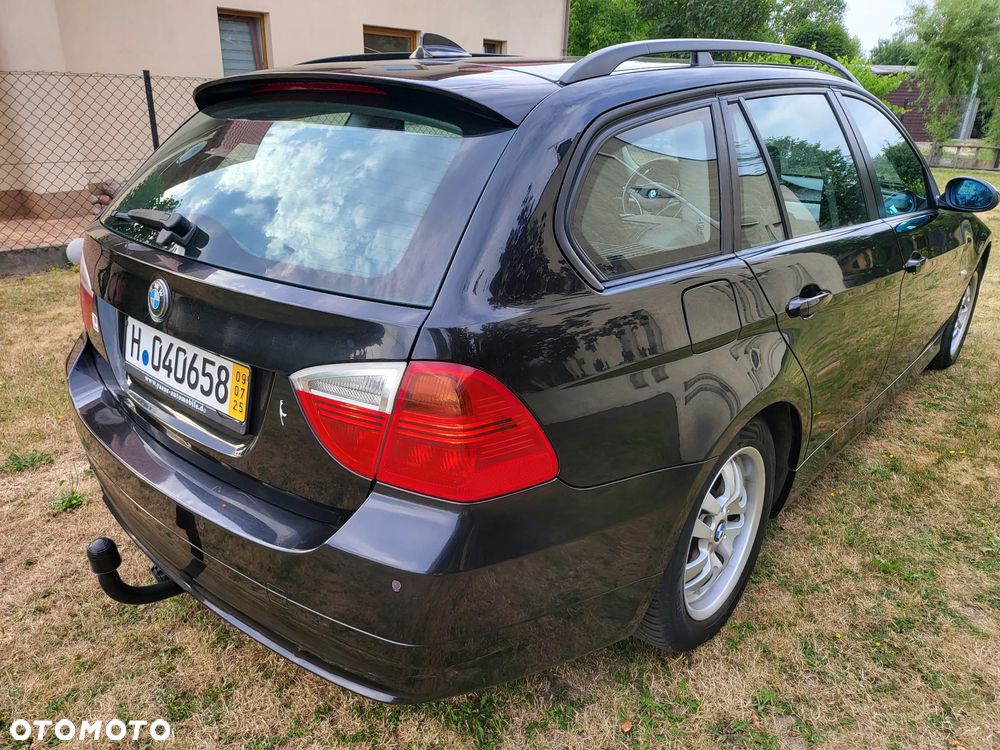 BMW Seria 3 318i Touring - 17
