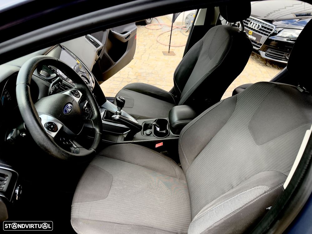 Ford Focus SW 1.6 TDCi Titanium - 32