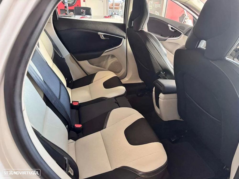 Volvo V40 Cross Country 2.0 D4 Momentum - 8