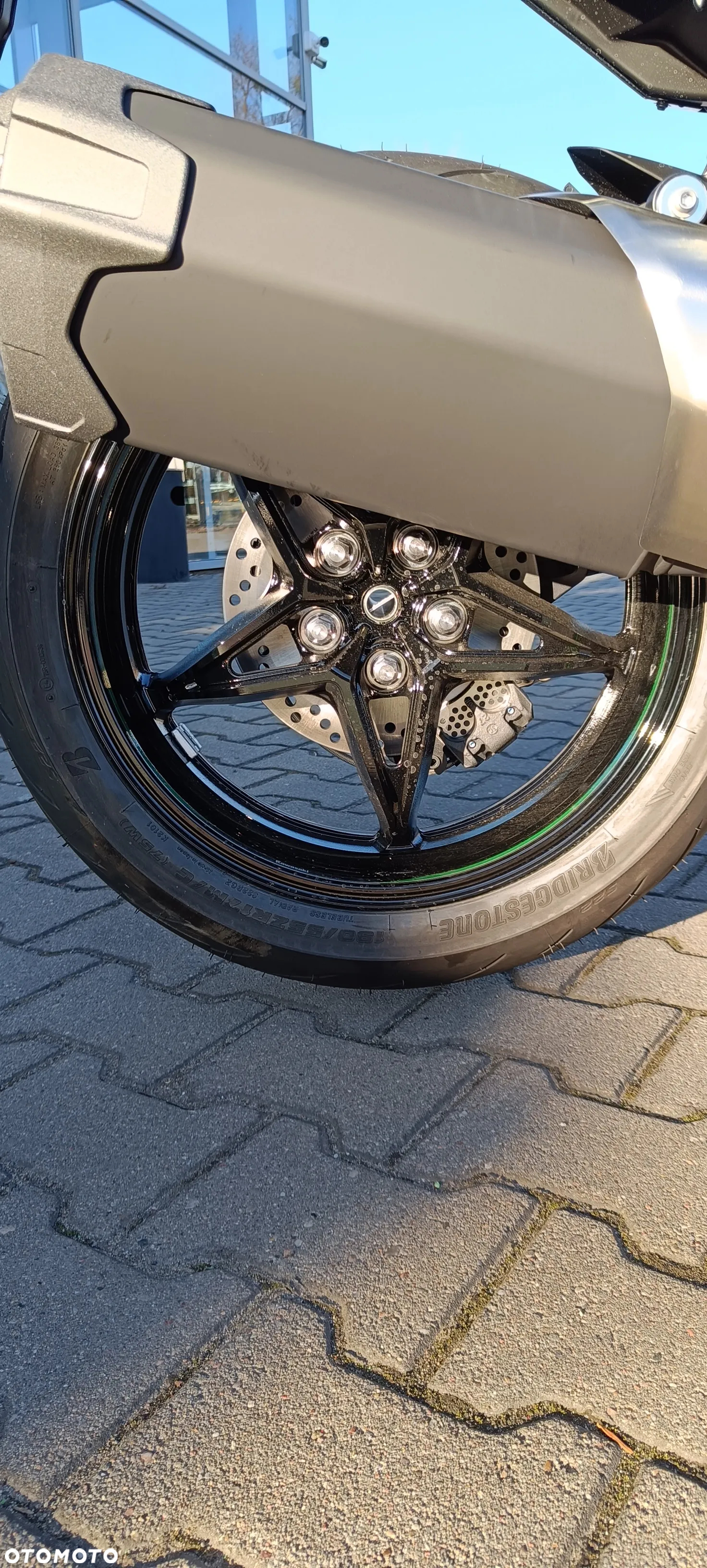 Kawasaki H2 - 16