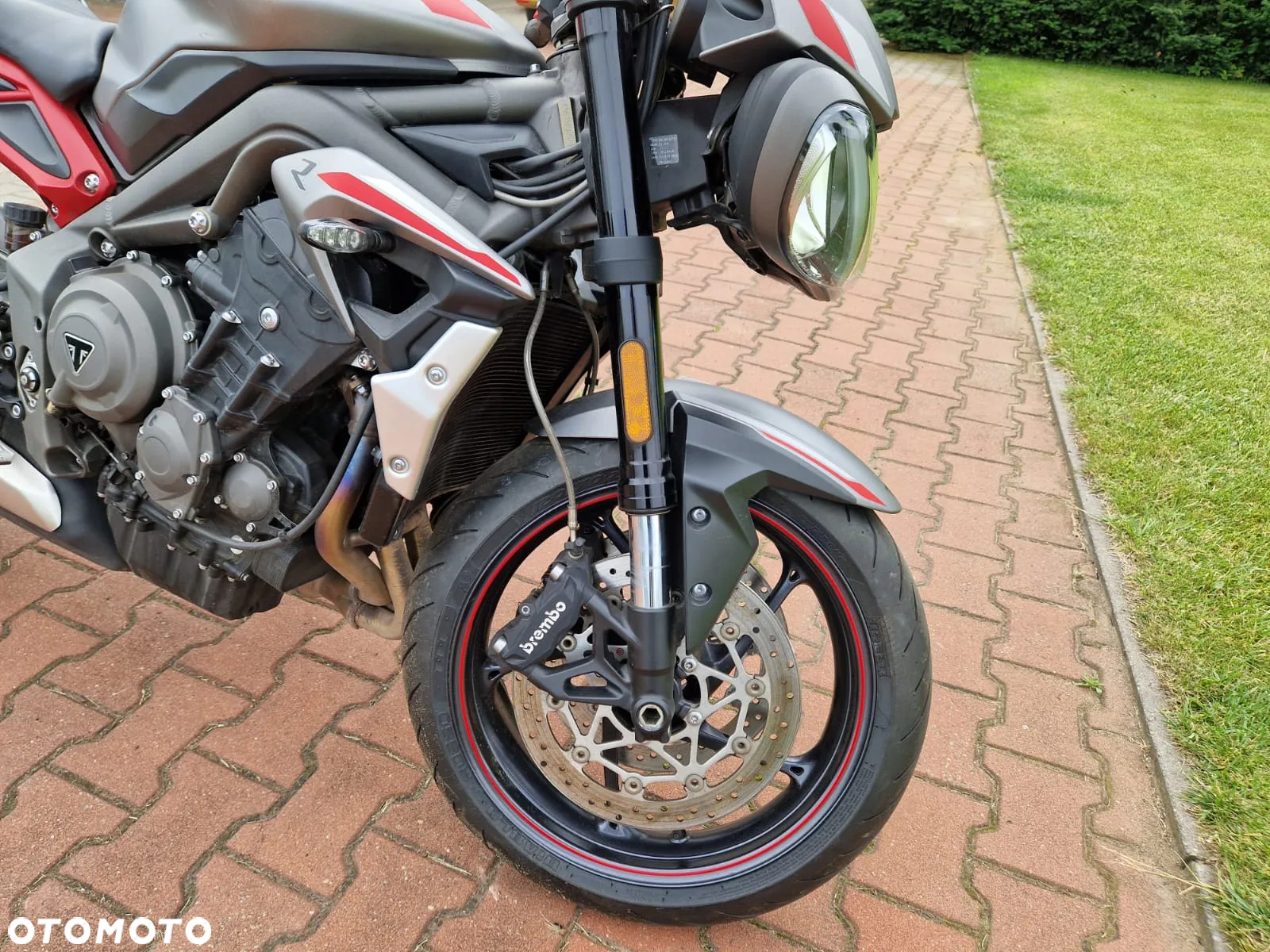 Triumph Street Triple - 10