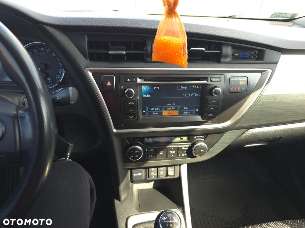 Toyota Auris 1.6 Premium + - 22