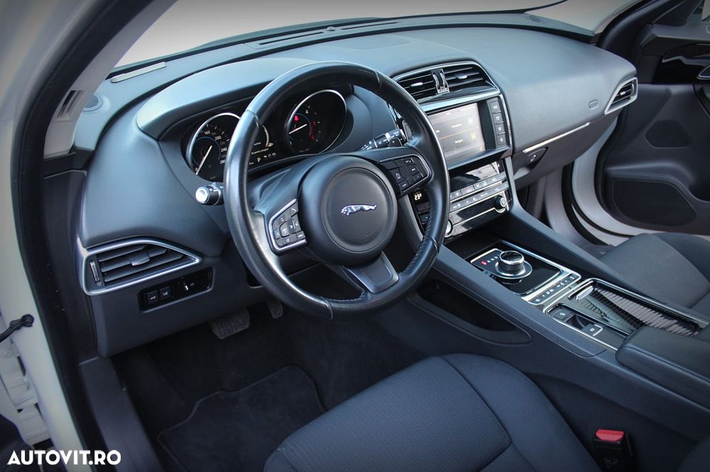 Jaguar F-Pace - 24