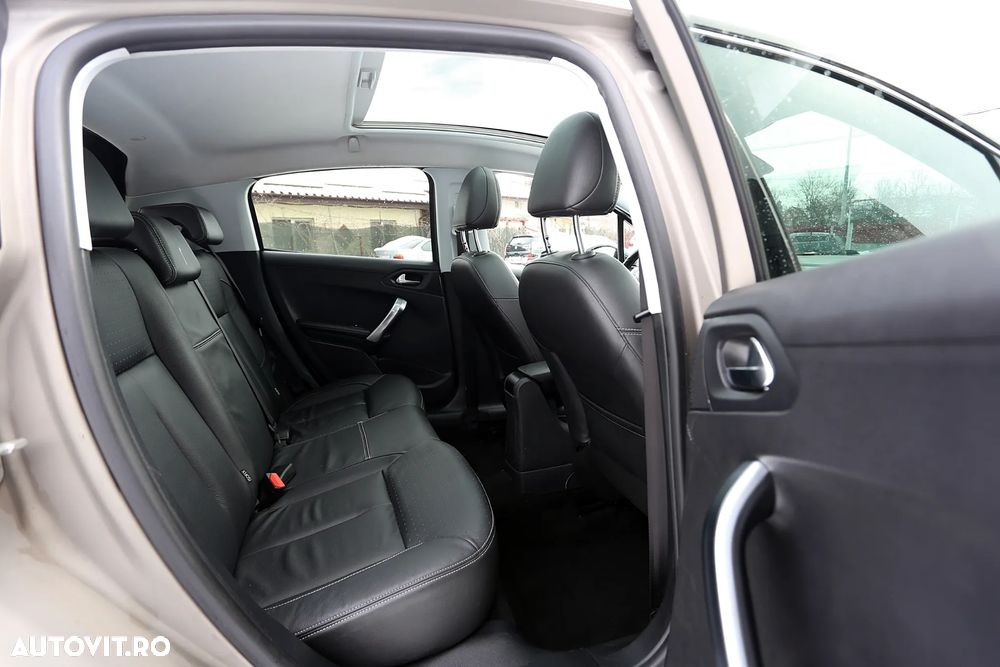 Peugeot 208 PureTech 82 Start & Stop Allure - 8