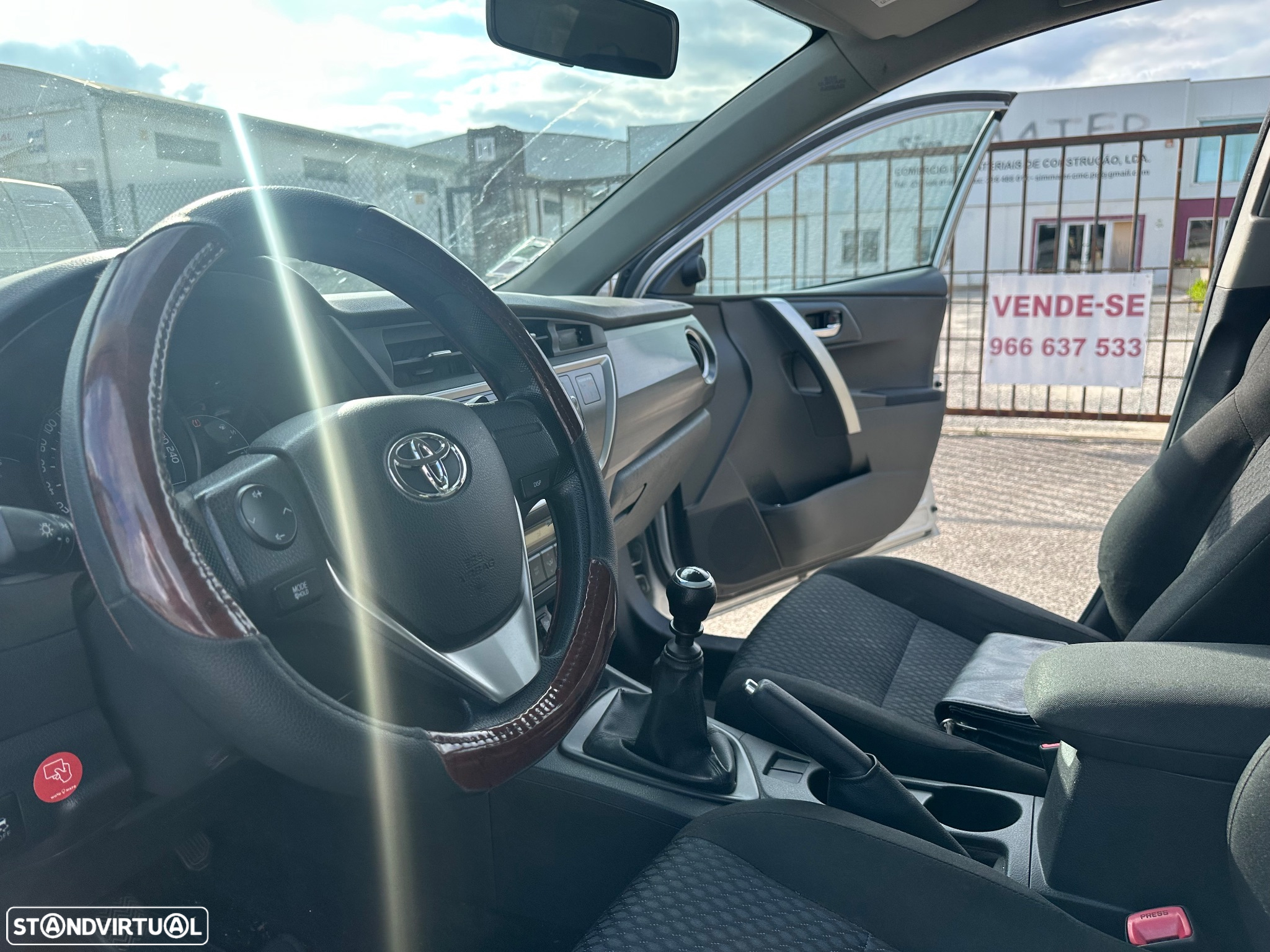 Toyota Auris Touring Sports 1.4 D-4D Com+P.Sport - 12