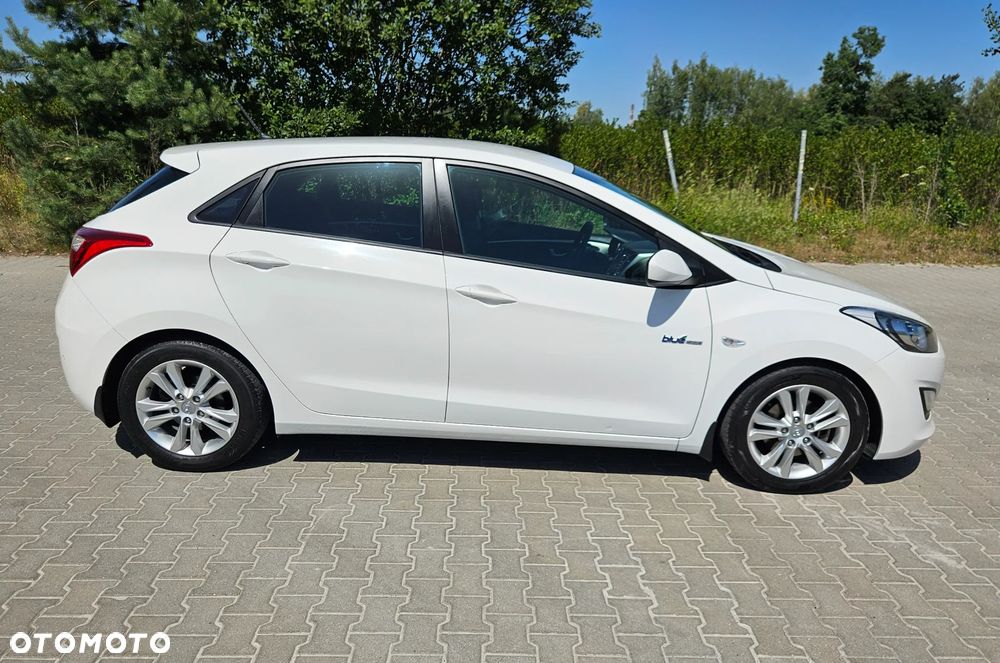 Hyundai i30 blue 1.6 CRDi Style - 12