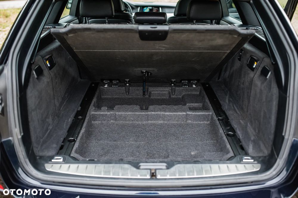 BMW Seria 5 525d xDrive - 17