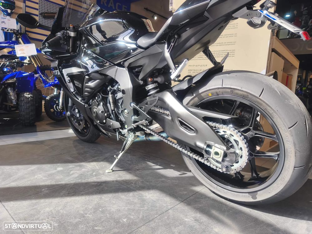 Yamaha YZF R1 - 6