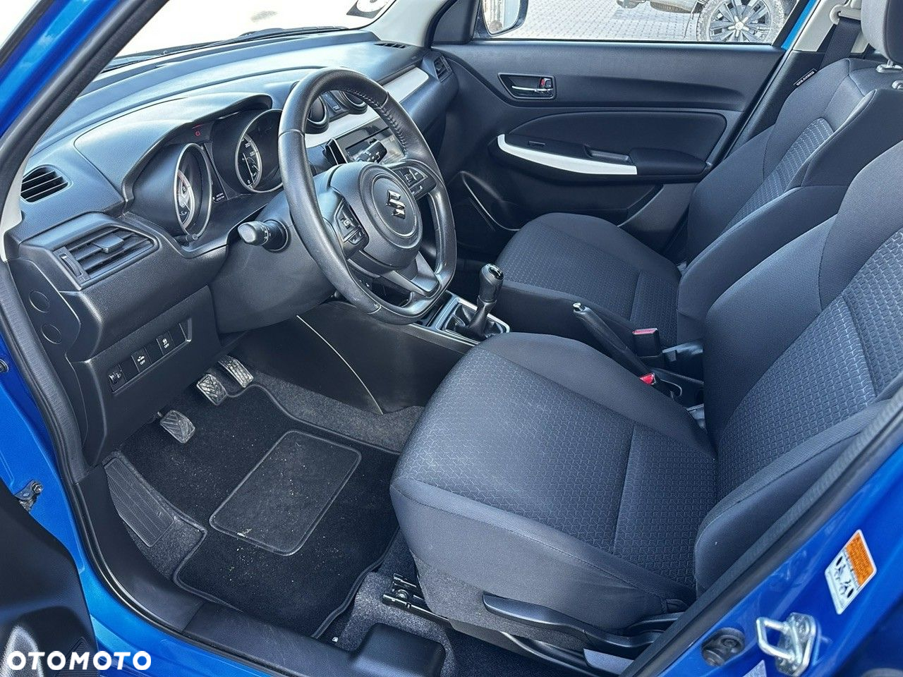 Suzuki Swift 1.2 Premium Plus - 23