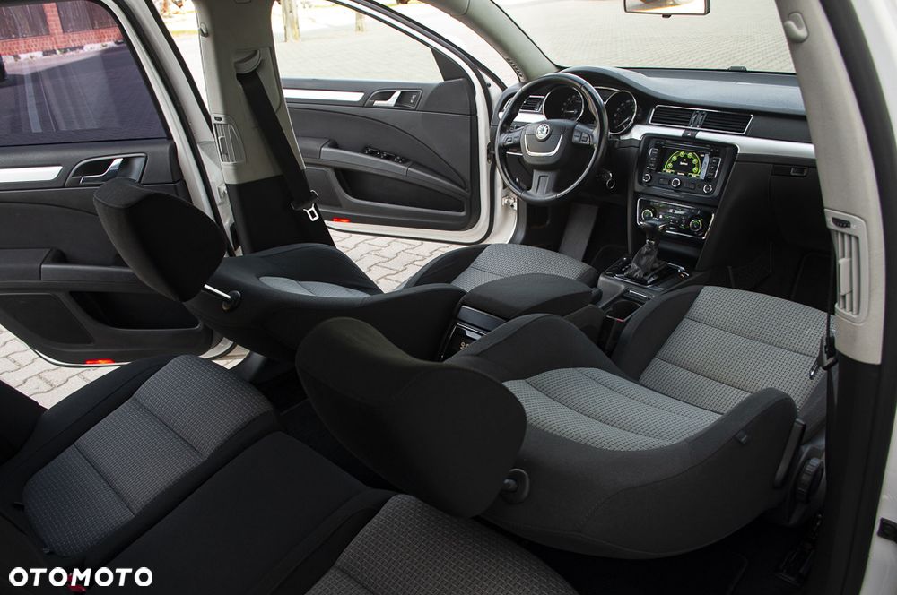 Skoda Superb 2.0 TDI DSG Ambition - 24