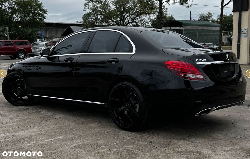 Mercedes-Benz Klasa C 300 9G-TRONIC AMG Line - 4