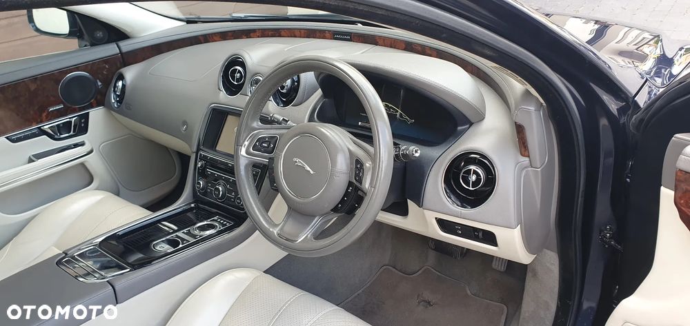 Jaguar XJ 3.0 D V6 Premium Luxury - 13