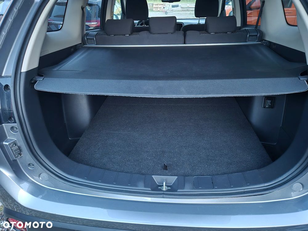 Mitsubishi Outlander - 10