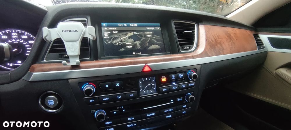 Hyundai Genesis 3.8 V6 GDI - 10