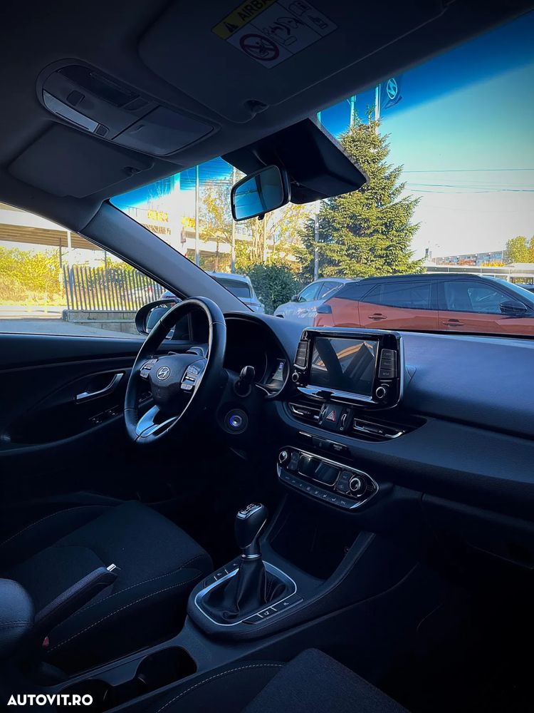 Hyundai i30 1.5 110CP 5DR M/T Highway - 11