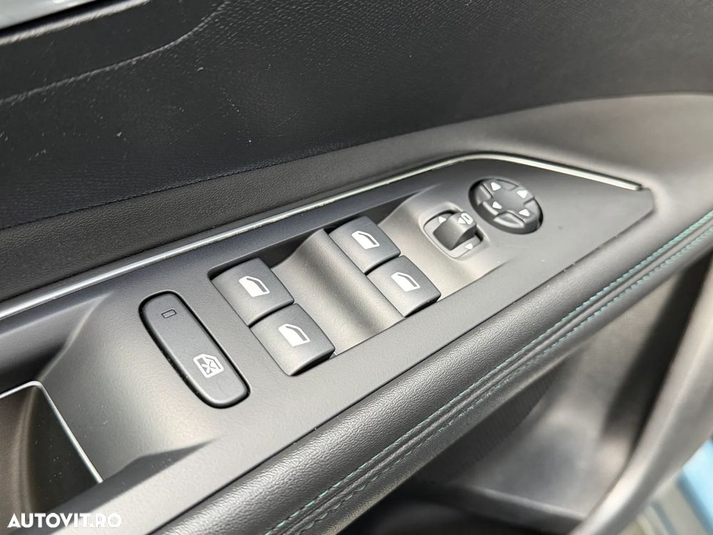 Peugeot 3008 PHEV EAT8 4X4 GT Pack - 31