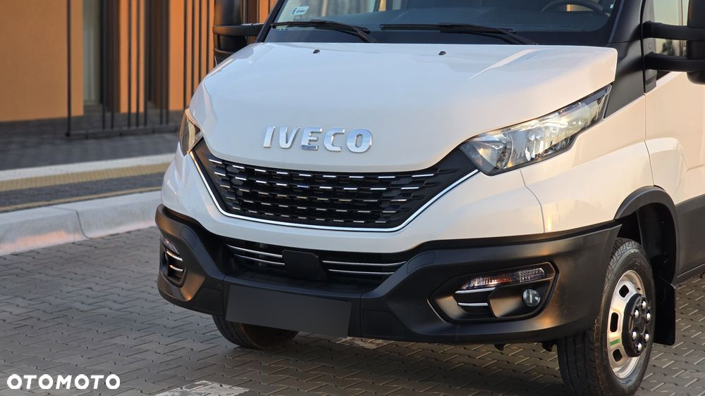 Iveco IVECO DAILY 3.0 180KM 50C18 ❗❗ ZABUDOWA IZOTERMA 12 EP / CARRIER XARIOS 500 / MROŹNIA -25 +25 GRZANIE / ZASILANIE ZEWNETRZNE /  NOWE OPONY / WINDA DHOLLANDIA 1000KG / NAVI + KAMERA COFANIA / RADAR / CHŁODNIA / SERWIS ASO / 50c15 50c18 35c18 72c18❗❗ JAK NOWY❗❗ - 12