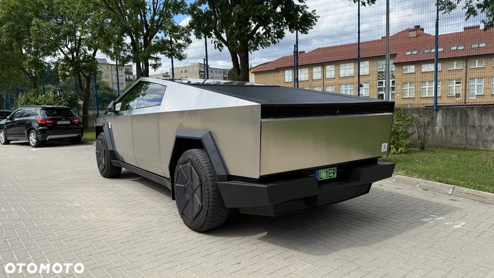 Tesla Cybertruck - 4
