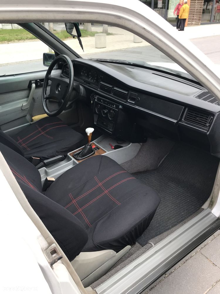 Mercedes-Benz W201 (190) - 6