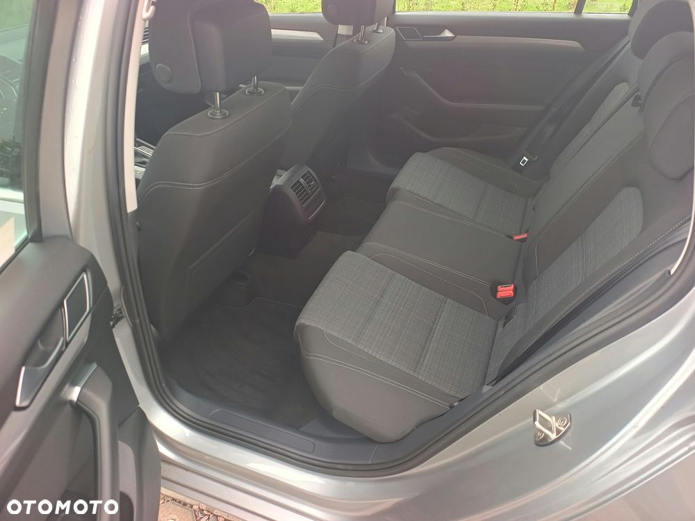 Volkswagen Passat - 21