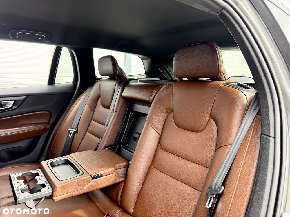 Volvo V60 T6 AWD Recharge Geartronic RDesign - 32