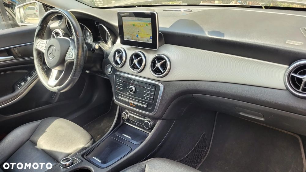 Mercedes-Benz CLA 200 7G-DCT UrbanStyle Edition - 12