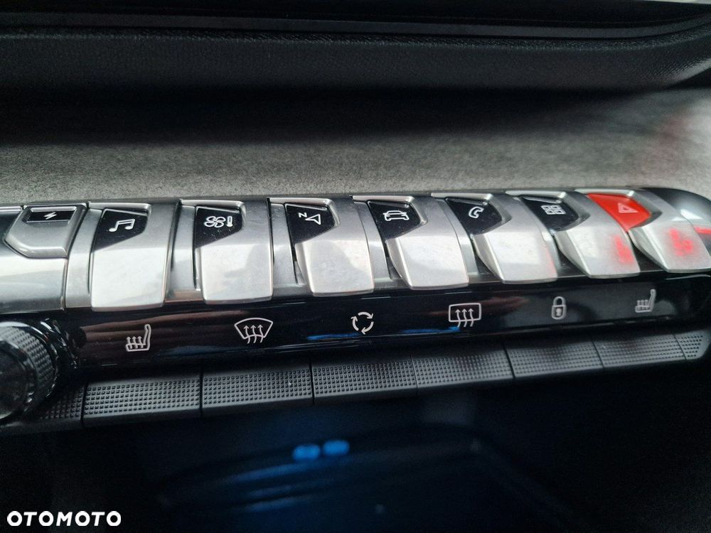 Peugeot 3008 1.6 PureTech HYbrid4 GT S&S EAT8 - 32